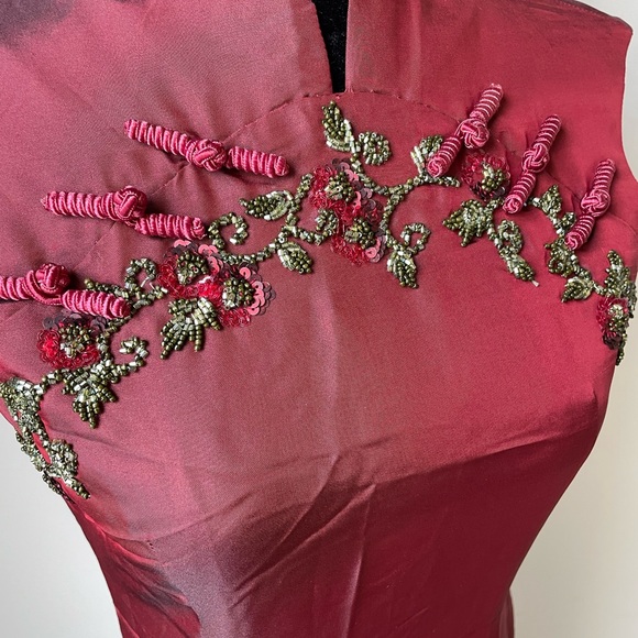 Modernized Cheongsam Qipo with low collar and leg slits with hand beading - Picture 5 of 8